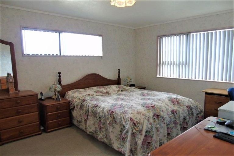 Photo of property in 80 Victory Crescent, Tawa, Wellington, 5028