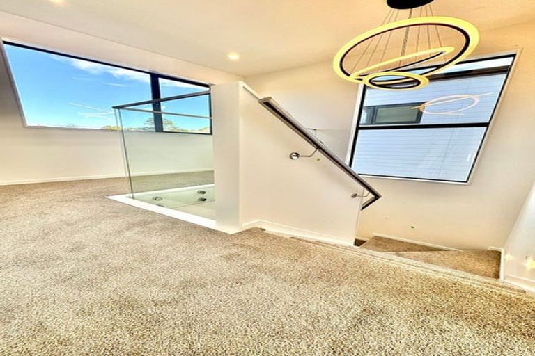 Photo of property in 8a Datura Place, Sunnynook, Auckland, 0620
