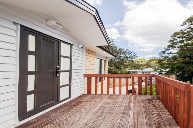 Photo of property in 3b De Val Drive, Titirangi, Auckland, 0604