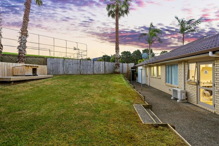 Photo of property in 23 Cinnabar Place, Westgate, Auckland, 0614