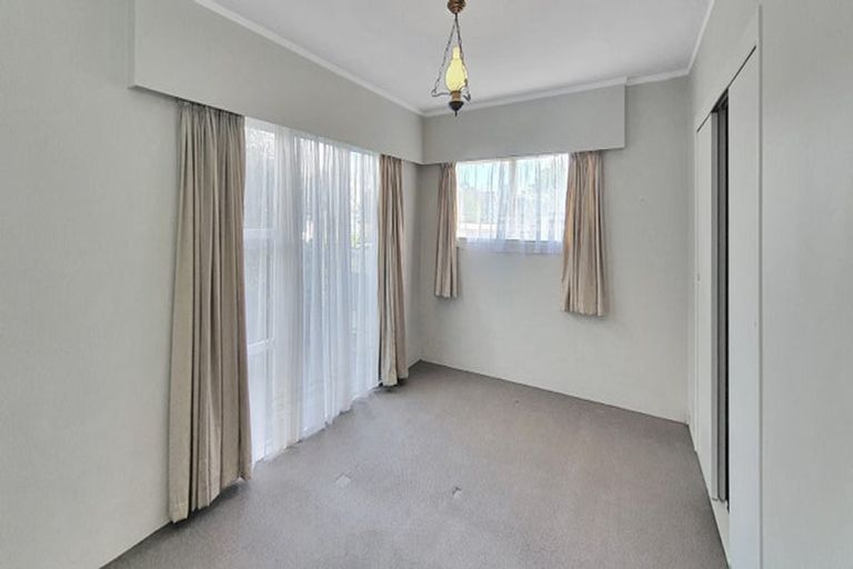 Photo of property in 108 Reeves Road, Pakuranga Heights, Auckland, 2010