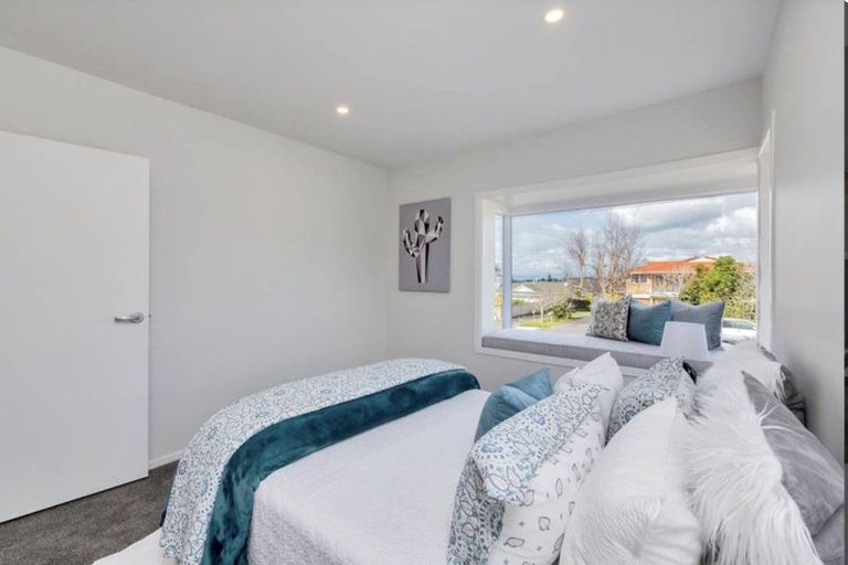 Photo of property in 41 Knights Road, Rothesay Bay, Auckland, 0630