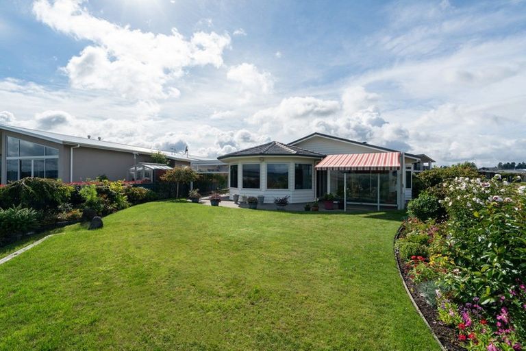 Photo of property in 5 Pukenamu Road, Rainbow Point, Taupo, 3330