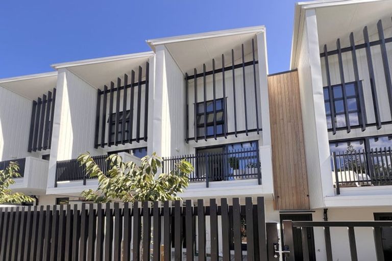 Photo of property in 3/5 Dellwood Avenue, Henderson, Auckland, 0612