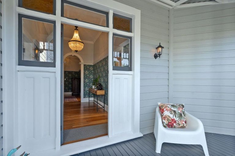 Photo of property in 260-262 High Street North, Carterton, 5713