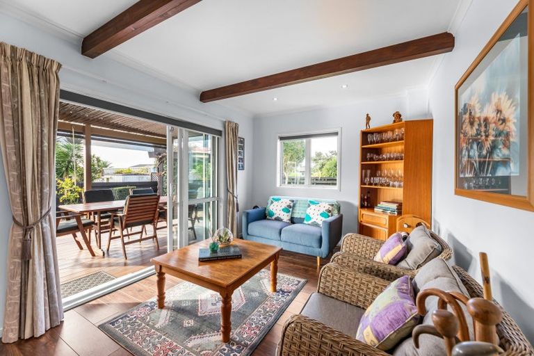 Photo of property in 5 Taihiki Road, Clarks Beach, 2122