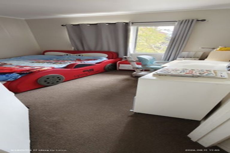 Photo of property in 26 Luckens Road, West Harbour, Auckland, 0618