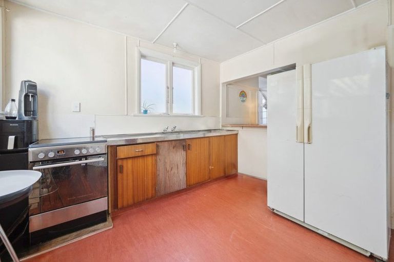 Photo of property in 230 Oriental Parade, Oriental Bay, Wellington, 6011