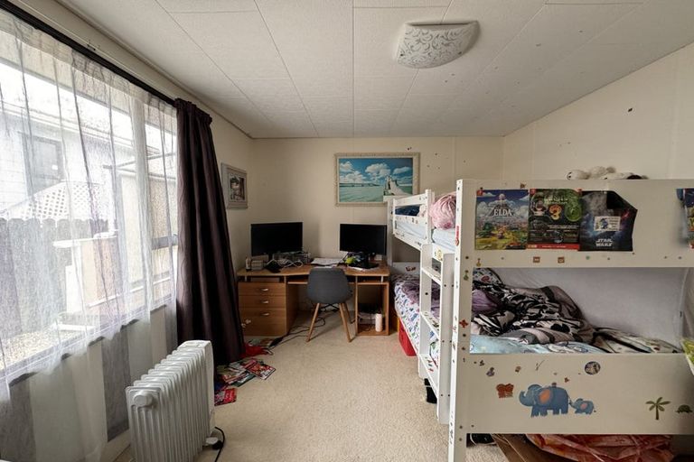 Photo of property in 1/39 Caribbean Drive, Unsworth Heights, Auckland, 0632