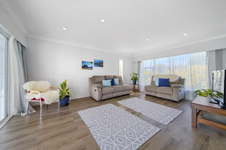 Photo of property in 141 Gossamer Drive, Pakuranga Heights, Auckland, 2010