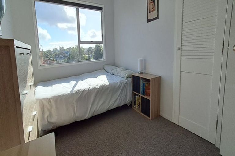 Photo of property in 15 Mile Place, Henderson, Auckland, 0612
