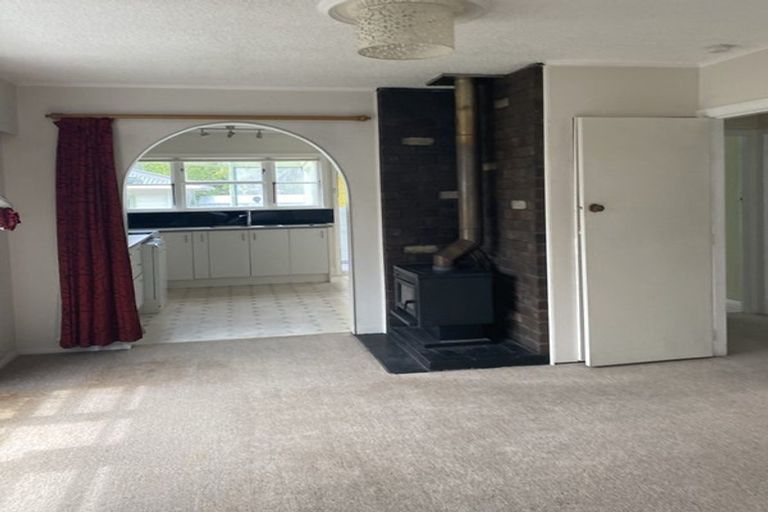 Photo of property in 160 Wainuiomata Road, Wainuiomata, Lower Hutt, 5014