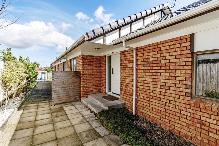 Photo of property in 23 Manutara Avenue, Forrest Hill, Auckland, 0620
