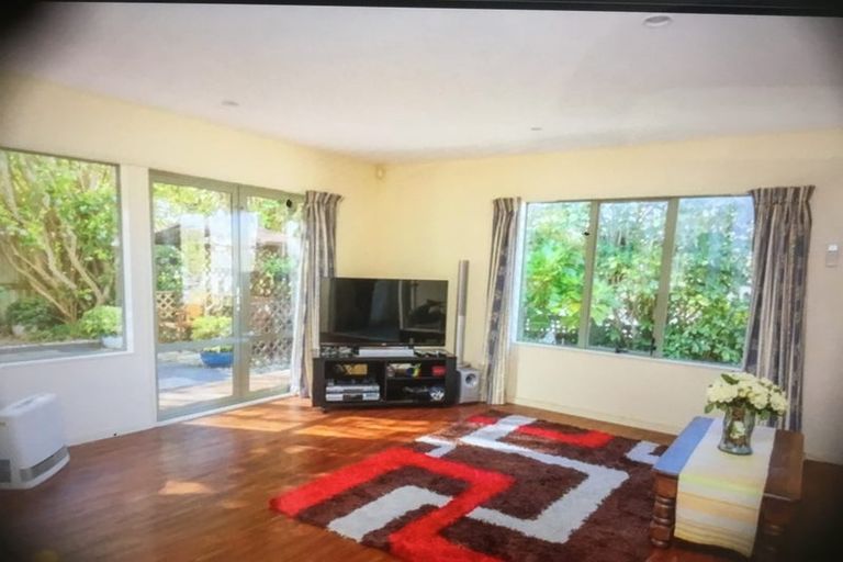 Photo of property in 6 Gresford Place, Churton Park, Wellington, 6037