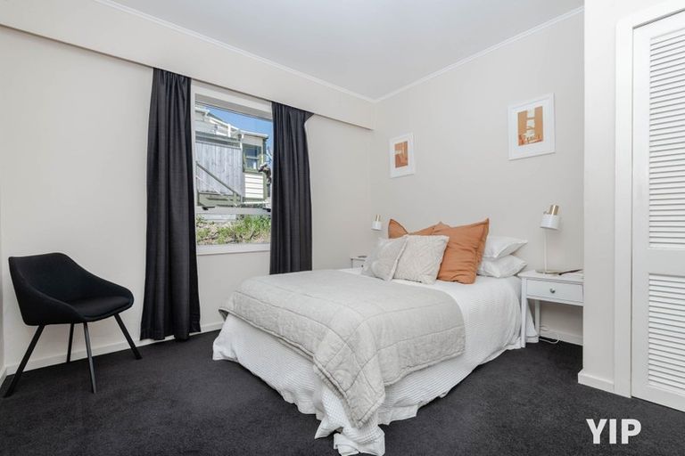 Photo of property in 10 Black Rock Road, Newlands, Wellington, 6037