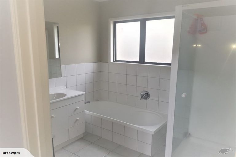 Photo of property in 31 Lorikeet Place, Unsworth Heights, Auckland, 0632