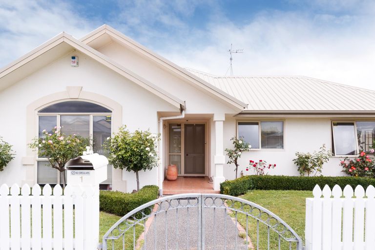 Photo of property in 1 Lancewood Lane, Roslyn, Palmerston North, 4414