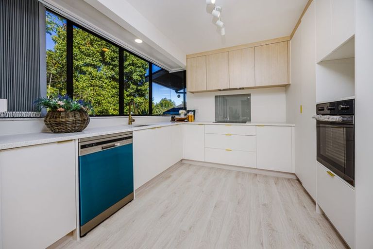 Photo of property in 99a Redoubt Road, Goodwood Heights, Auckland, 2105