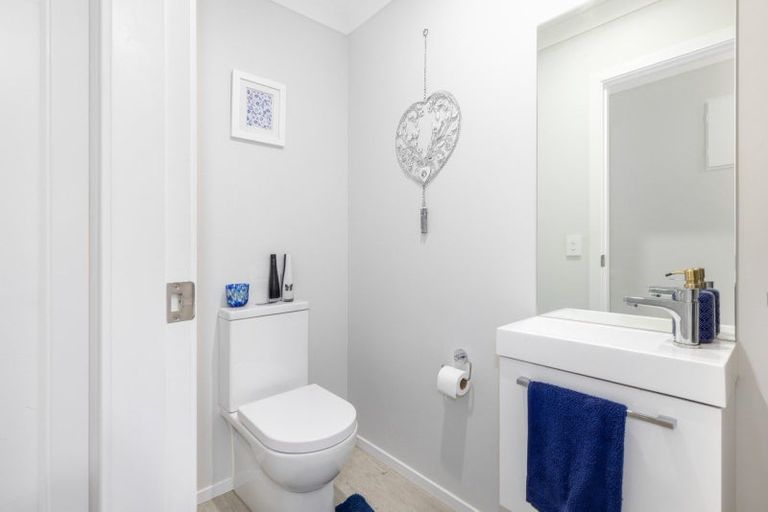 Photo of property in 39 Karearea Avenue, Kenepuru, Porirua, 5022