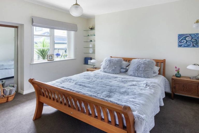 Photo of property in 5 Kinghorne Street, Strathmore Park, Wellington, 6022