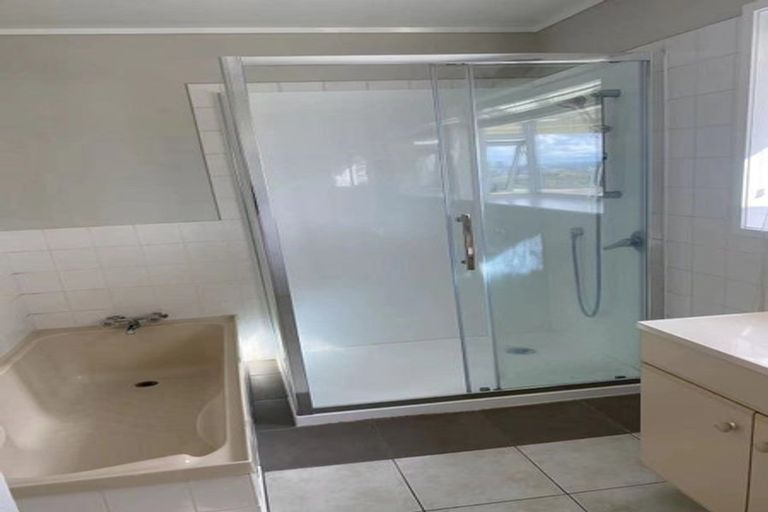 Photo of property in 8 Kay Drive, Blockhouse Bay, Auckland, 0600