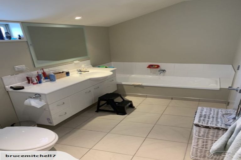 Photo of property in 130 Wairakei Road, Bryndwr, Christchurch, 8053