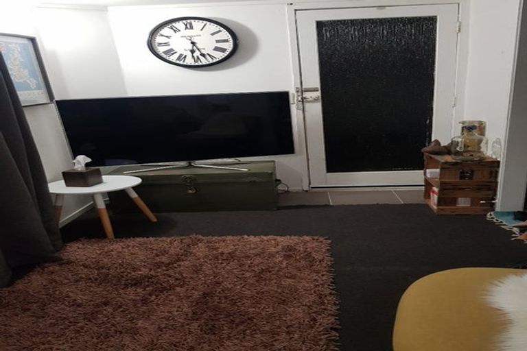 Photo of property in 2/15 Mcleod Road, Henderson, Auckland, 0612