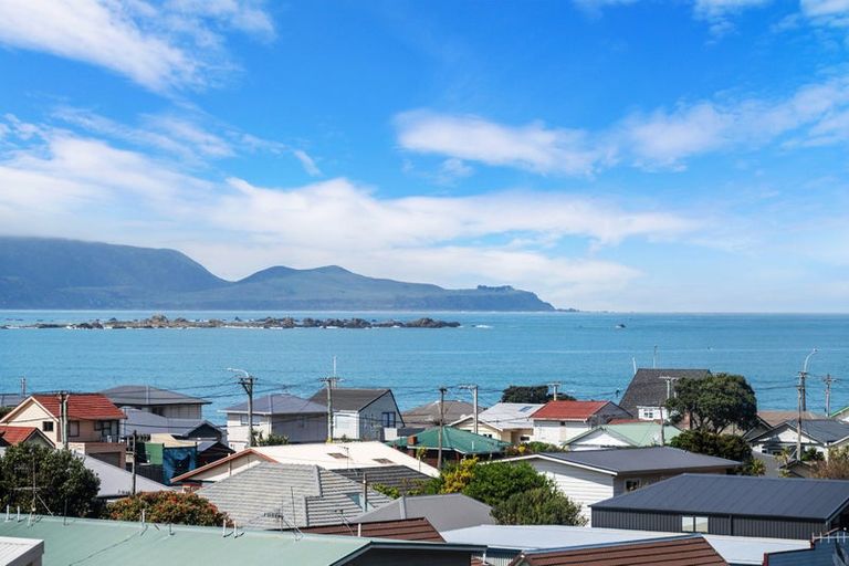 Photo of property in 162 Sutherland Road, Lyall Bay, Wellington, 6022