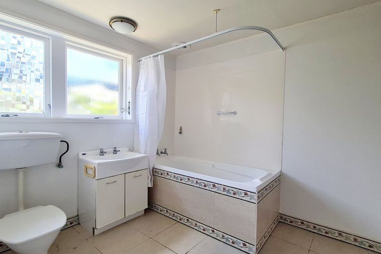 Photo of property in 2/91 Verran Road, Birkenhead, Auckland, 0626