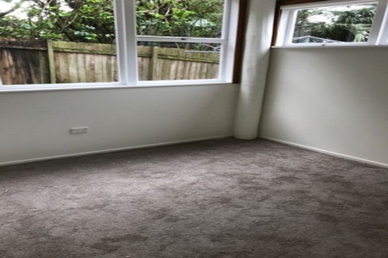 Photo of property in 2/22 Kiteroa Terrace, Rothesay Bay, Auckland, 0630