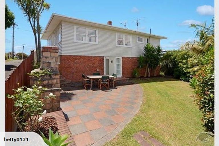 Photo of property in 296 East Coast Road, Forrest Hill, Auckland, 0620