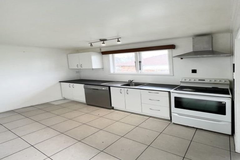 Photo of property in 44 Wilsher Crescent, Henderson, Auckland, 0612