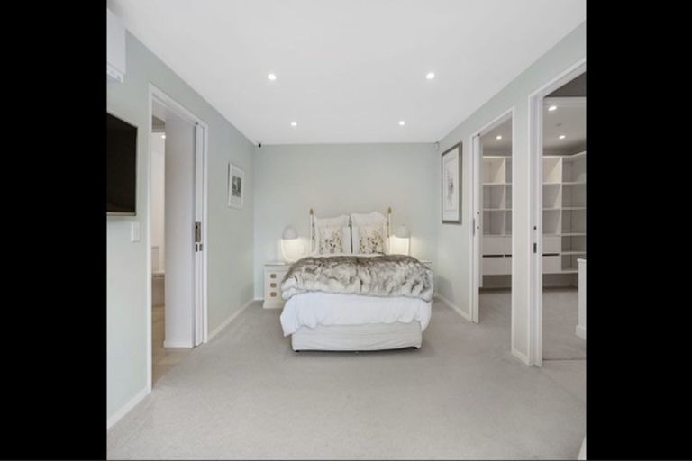 Photo of property in 10 Palmyra Way, Half Moon Bay, Auckland, 2012