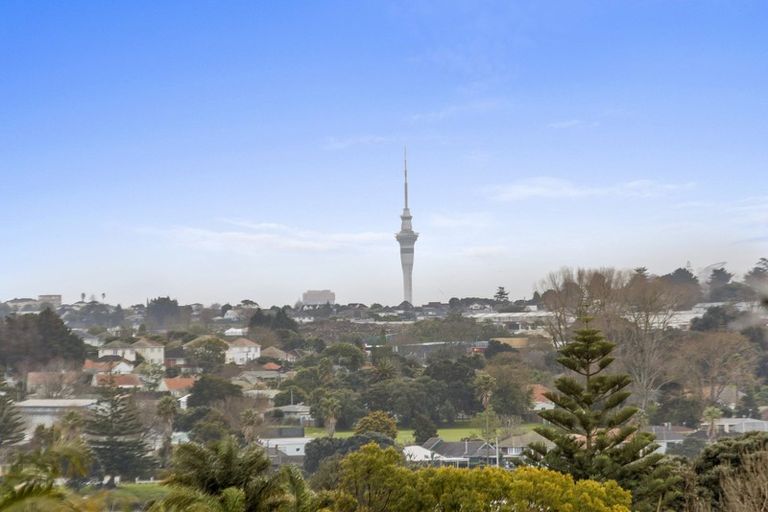 Photo of property in 10 Andrea Place, Sunnyhills, Auckland, 2010