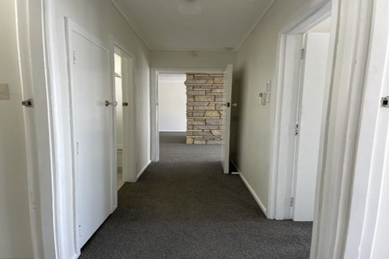 Photo of property in 60 Colwill Road, Massey, Auckland, 0614