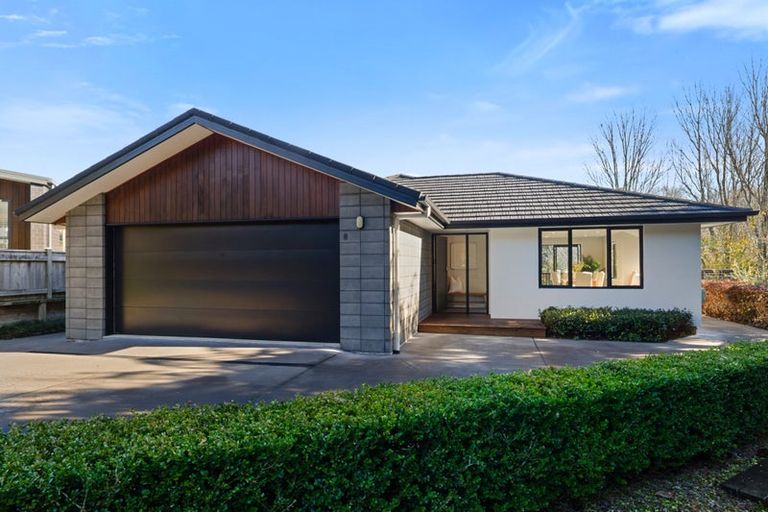 Photo of property in 8 Matau Lane, Ferndale, New Plymouth, 4310