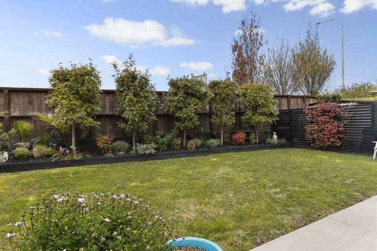 Photo of property in 19 Waiarohia Place, Hobsonville, Auckland, 0616