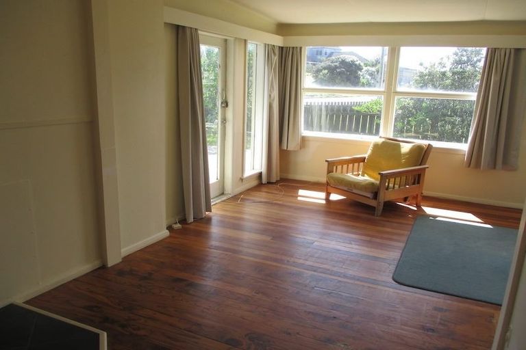 Photo of property in 27 Marine Parade South, Foxton Beach, Foxton, 4815