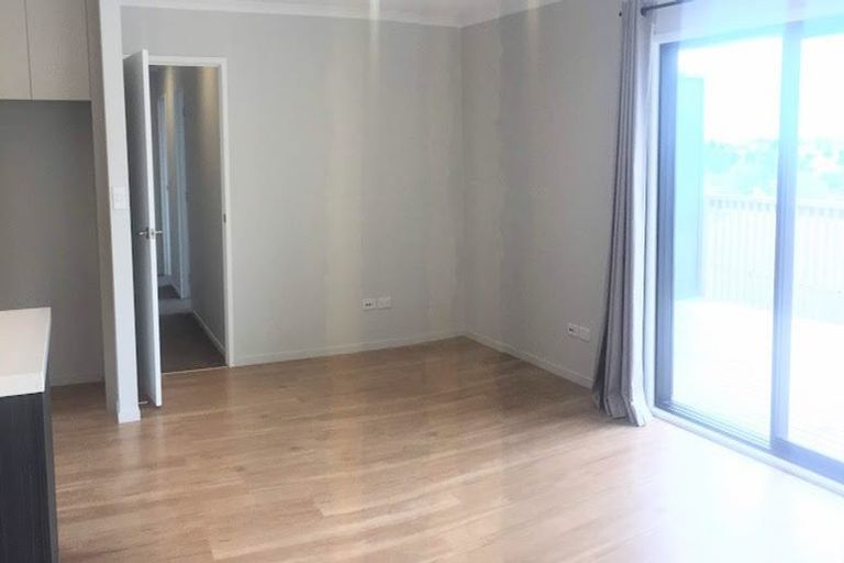 Photo of property in 8a Diosma Place, Botany Downs, Auckland, 2010