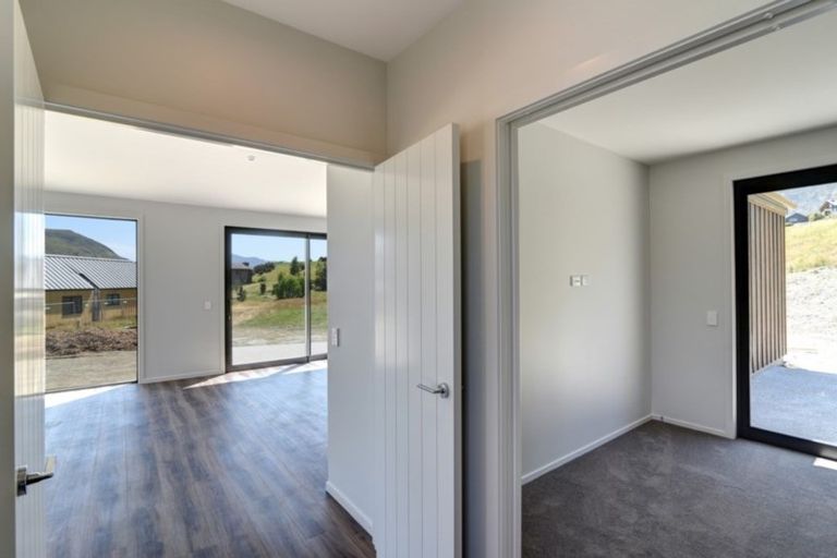 Photo of property in 16 Kinross Lane, Jacks Point, Queenstown, 9371
