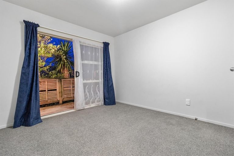 Photo of property in 8/11 Spencer Road, Oteha, Auckland, 0632