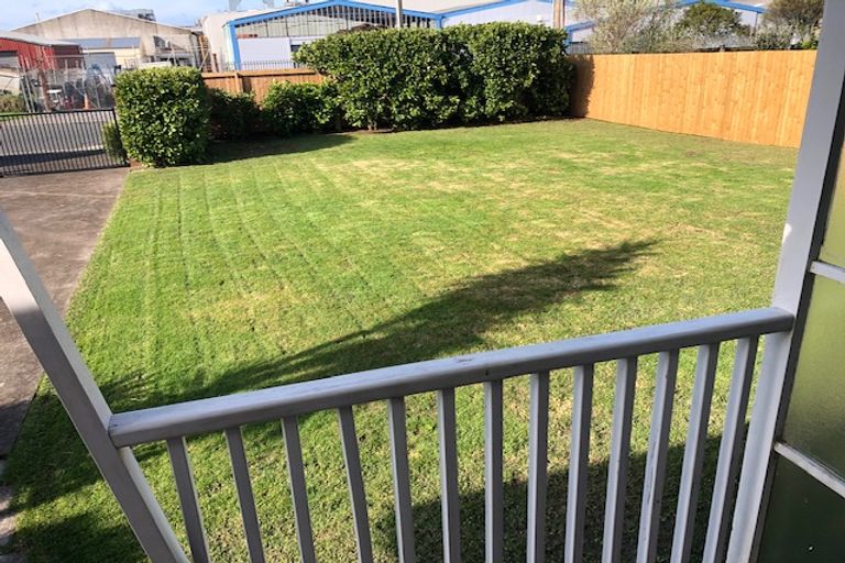 Photo of property in 712 Te Atatu Road, Te Atatu Peninsula, Auckland, 0610