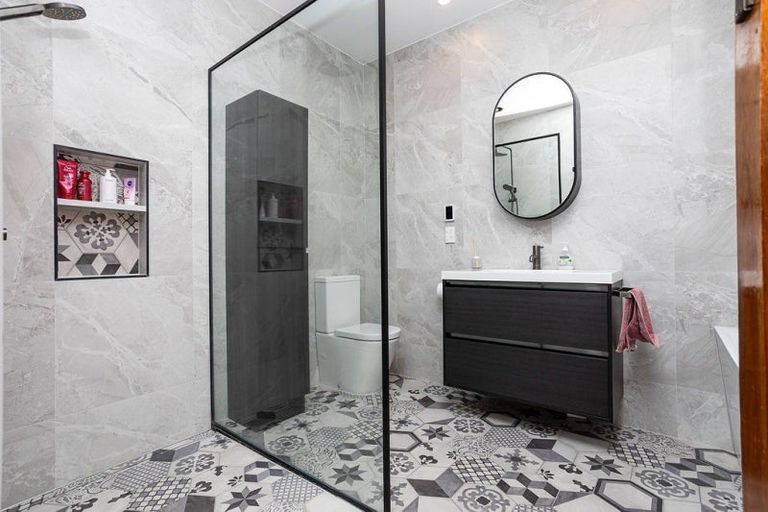 Photo of property in 24 Chamberlain Street, Dannevirke, 4930