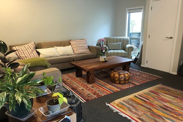 Photo of property in 23 Batchelor Street, Newlands, Wellington, 6037