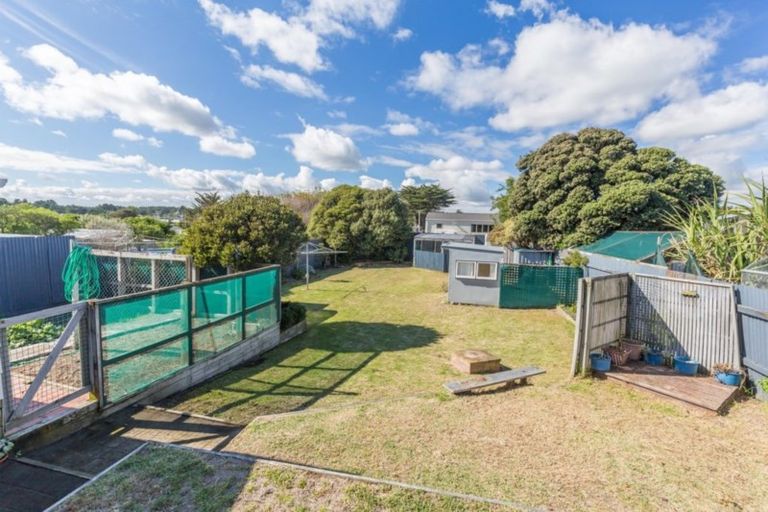 Photo of property in 19 Raukawa Street, Himatangi Beach, Foxton, 4891