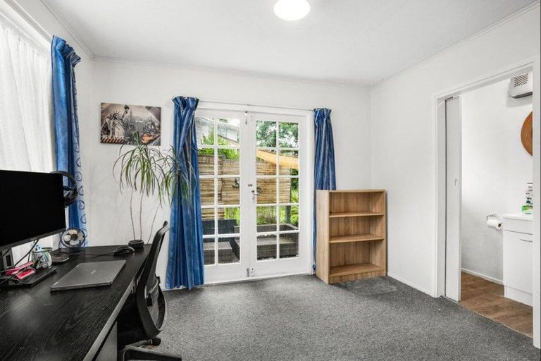 Photo of property in 49 Norana Road, Timberlea, Upper Hutt, 5018