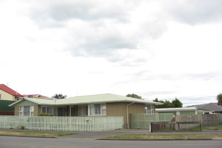 Photo of property in 106 Hargood Street, Woolston, Christchurch, 8062