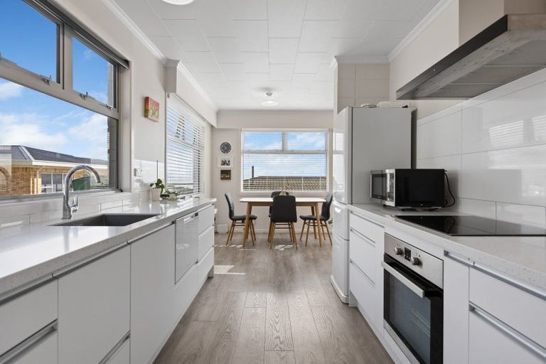 Photo of property in 14 South Road, Moturoa, New Plymouth, 4310