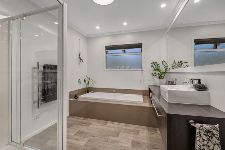 Photo of property in 88 Tiri Road, Tindalls Beach, Whangaparaoa, 0930