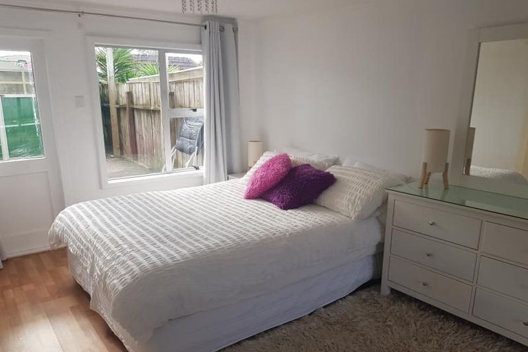 Photo of property in 2/24 Redwing Street, Browns Bay, Auckland, 0630